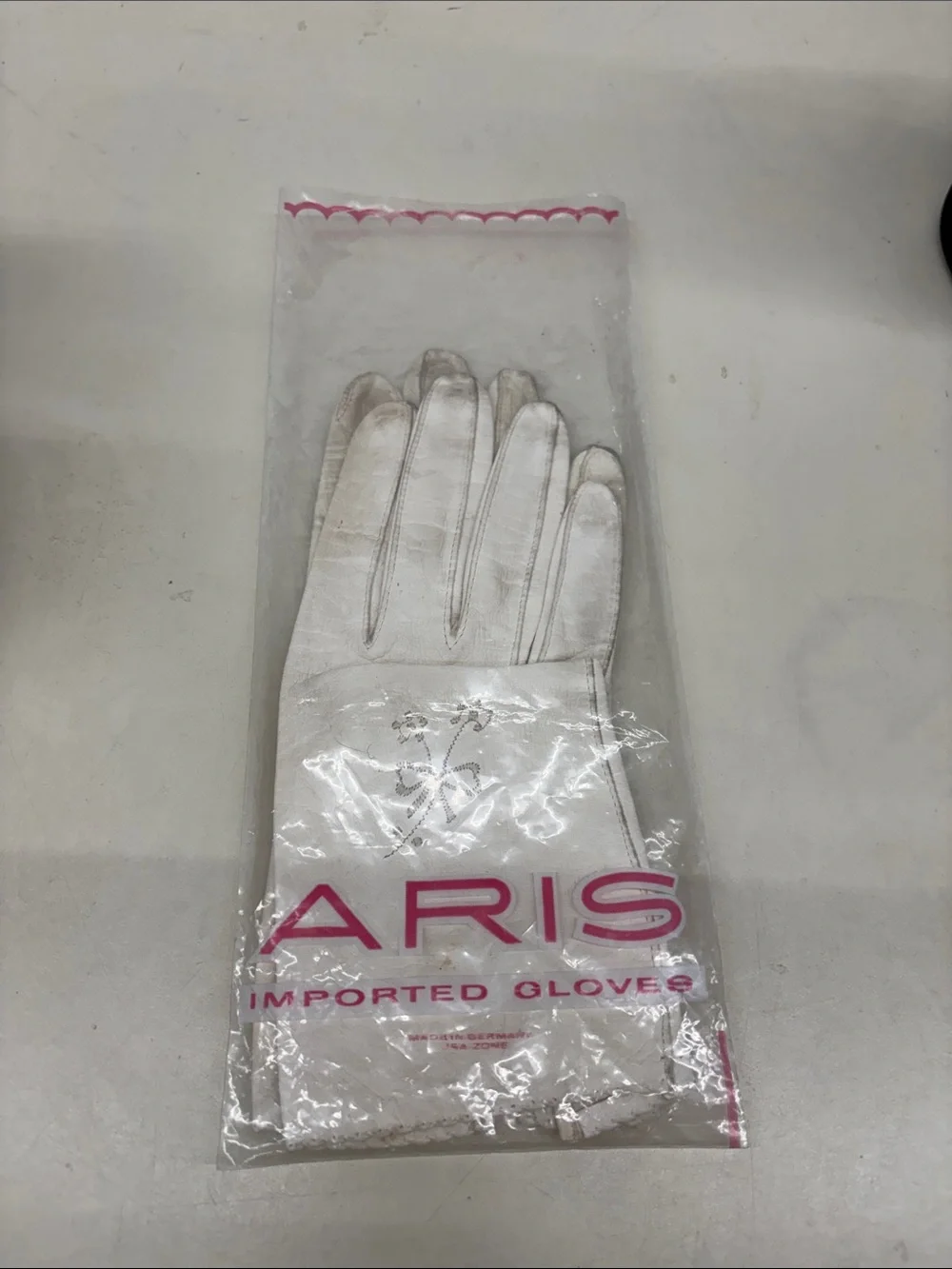 Aris White Women's Dress Gloves with Floral Embroidery